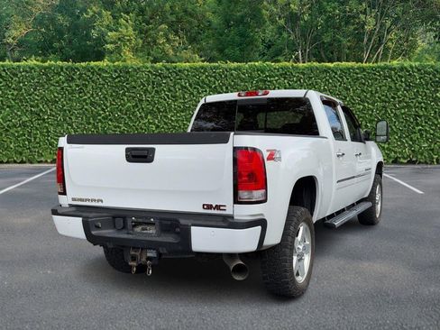 Used 2013 GMC Sierra 2500 Denali w/ Suspension Package, Off-Road image 3