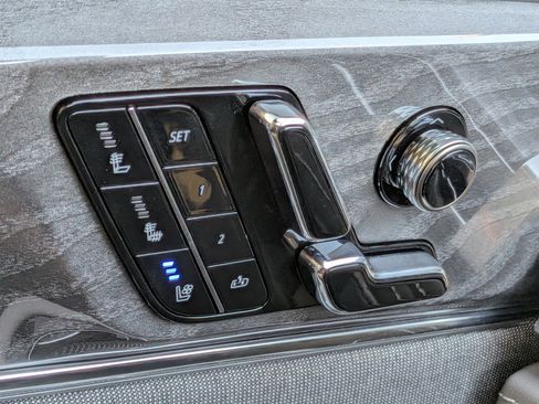 Certified 2025 Cadillac Escalade IQ Luxury 1 AWD/4WD image 24
