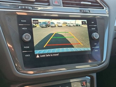 Certified 2022 Volkswagen Tiguan SE image 21