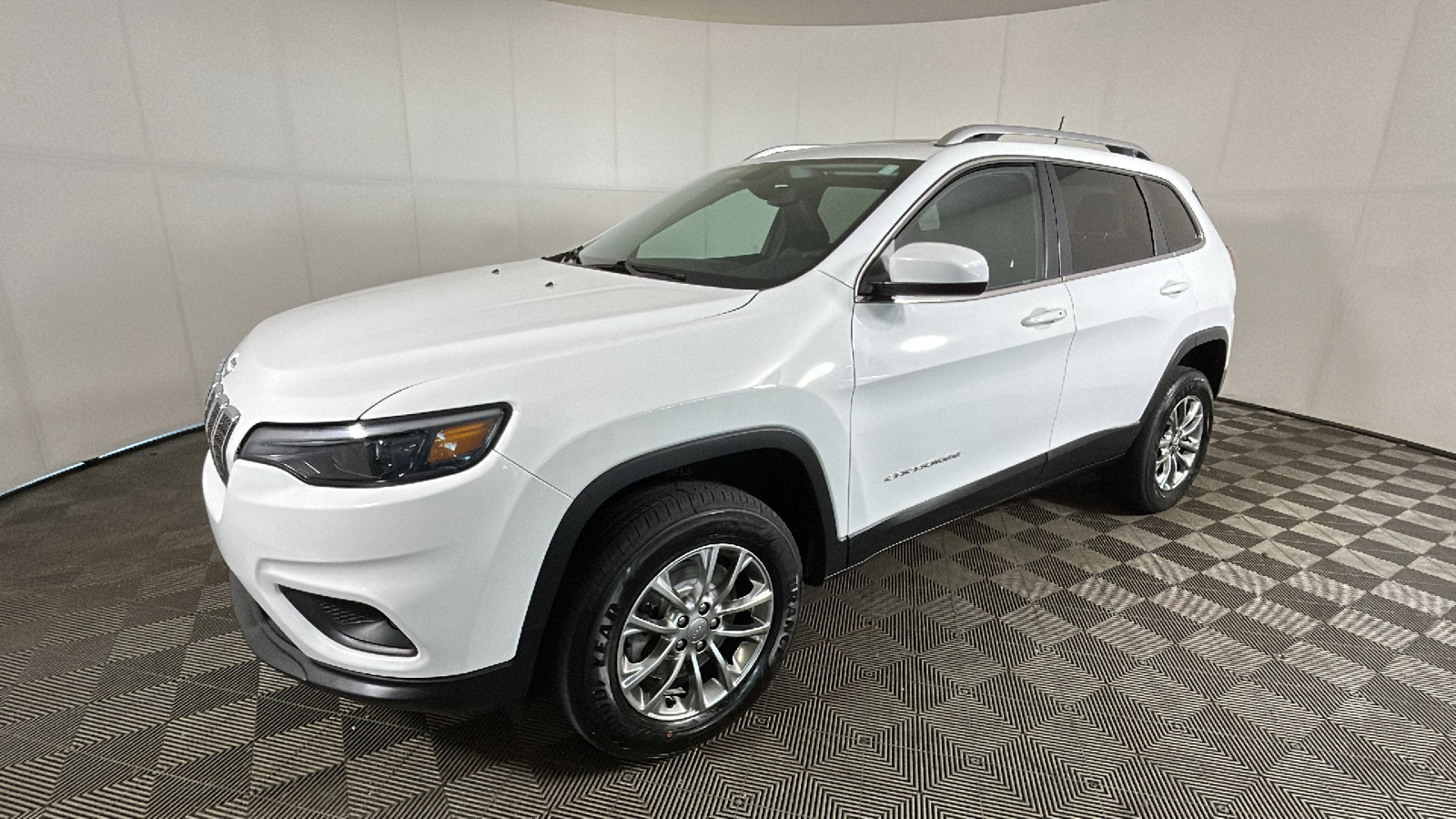Used 2019 Jeep Cherokee Latitude Plus w/ Comfort/Convenience Group AWD/4WD image 8