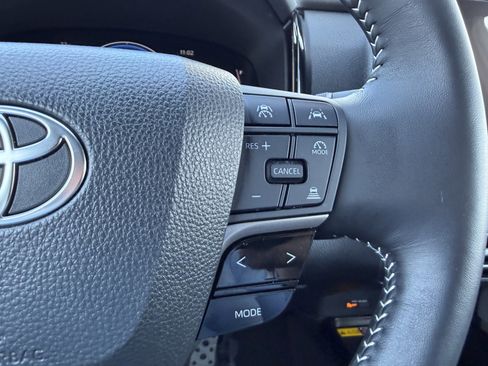 Used 2025 Toyota Camry SE image 27