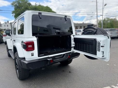 Used 2023 Jeep Wrangler Unlimited Sahara AWD/4WD image 7