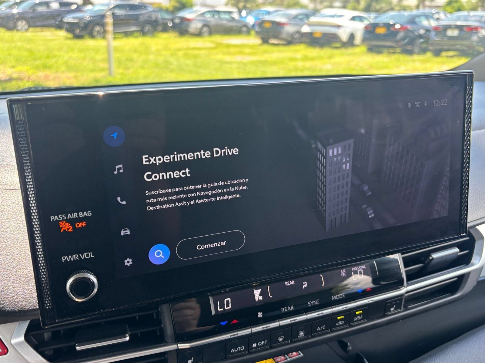 Used 2025 Toyota Sienna XLE FWD image 19