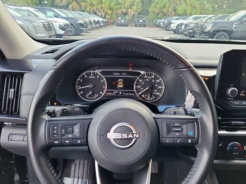 Used 2024 Nissan Pathfinder SV FWD image 25