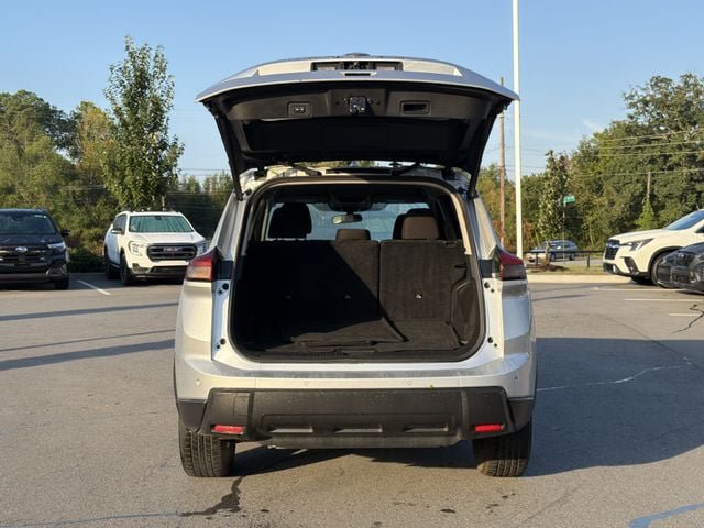 Used 2025 Nissan Rogue SV AWD/4WD image 14