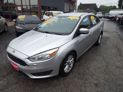 Used 2016 Ford Focus SE FWD image 1