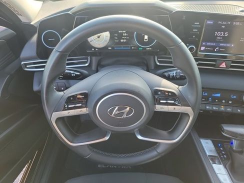 Used 2022 Hyundai Elantra SEL w/ Convenience Package FWD image 23