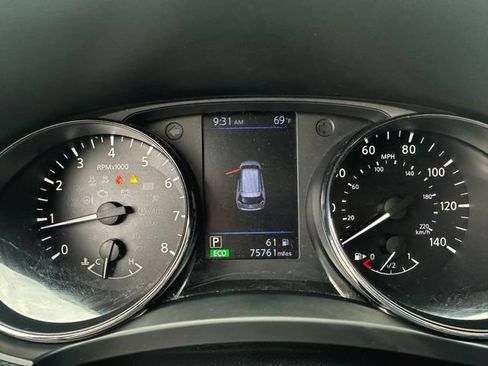 Used 2020 Nissan Rogue SV FWD image 17