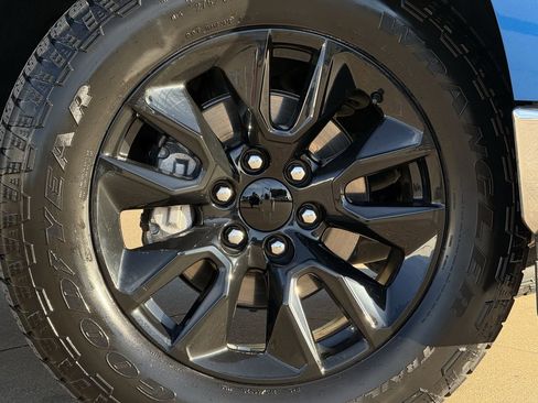 Used 2024 Chevrolet Silverado 1500 LT w/ Z71 Off-Road Package image 9