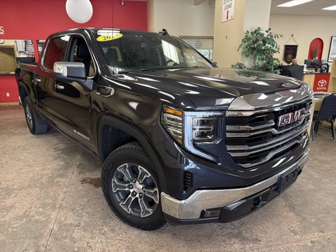 Used 2024 GMC Sierra 1500 SLT AWD/4WD image 2