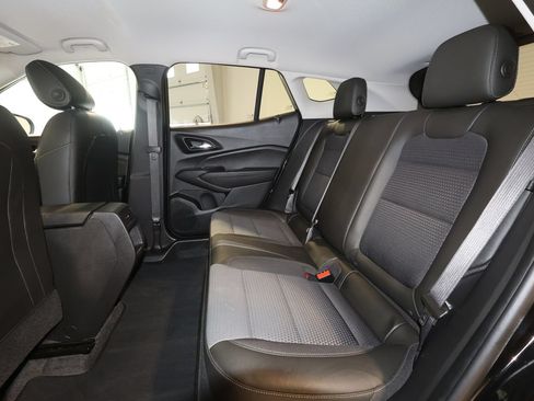 Used 2025 Chevrolet Trax LT FWD image 23