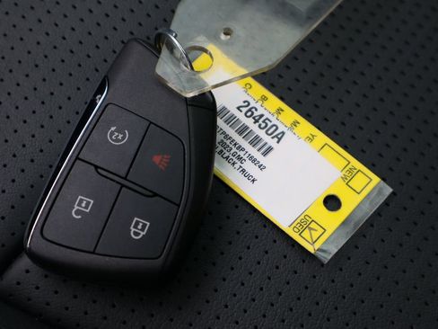 Certified 2023 GMC Canyon Denali w/ Denali Black Edition image 35