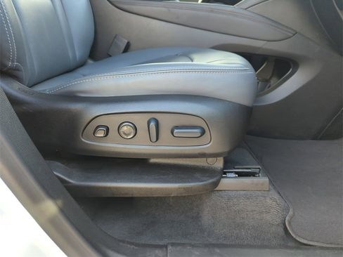 Used 2024 Buick Enclave Premium image 40