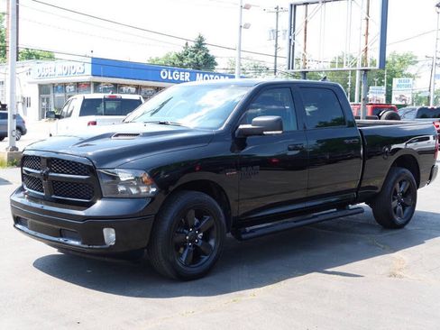 Used 2022 RAM 1500 Classic SLT w/ Electronics Convenience Group AWD/4WD image 2