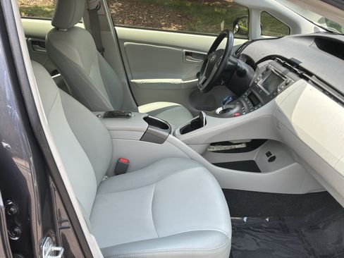Used 2014 Toyota Prius Four FWD image 32