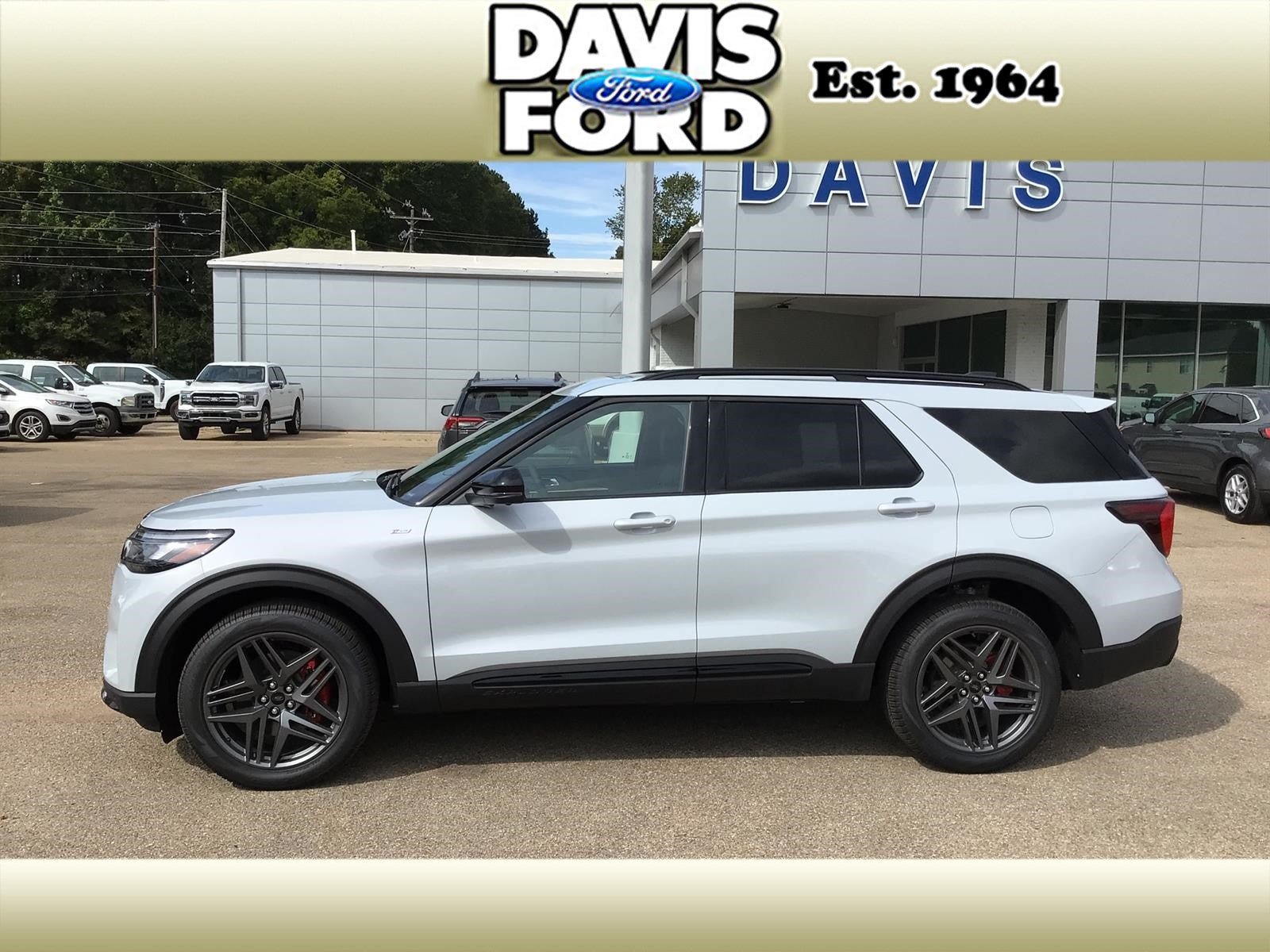 New 2026 Ford Explorer ST-Line w/ ST-Line Street Pack AWD/4WD image 4