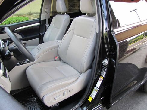 Used 2016 Toyota Highlander XLE FWD image 15