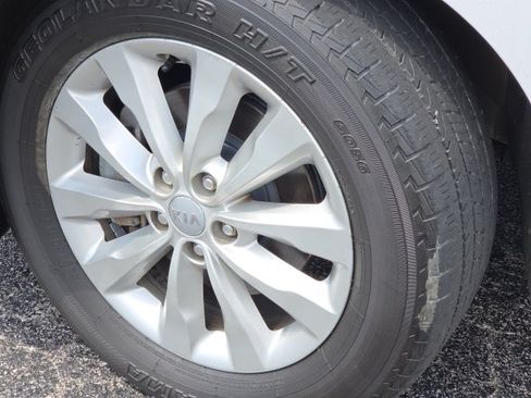 Used 2017 Kia Sedona EX FWD image 7