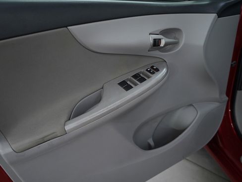 Used 2013 Toyota Corolla LE image 21