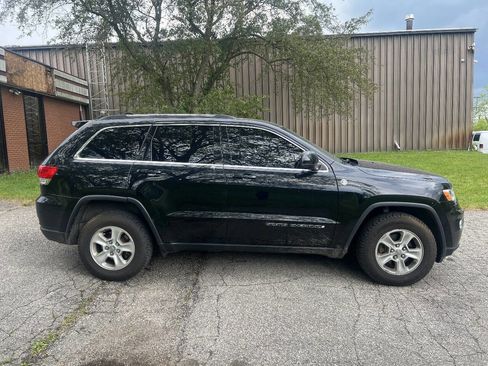 Used 2017 Jeep Grand Cherokee Laredo w/ Quick Order Package 23E AWD/4WD image 4