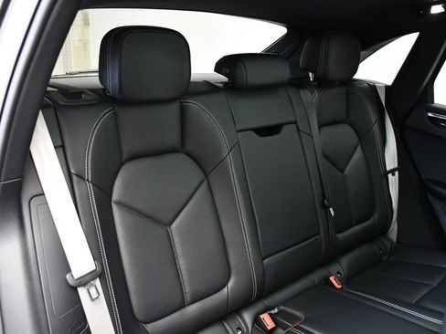 Certified 2024 Porsche Macan AWD/4WD image 51