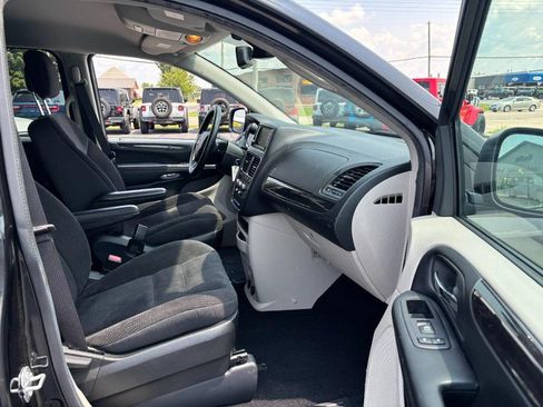 Used 2019 Dodge Grand Caravan SE FWD image 11