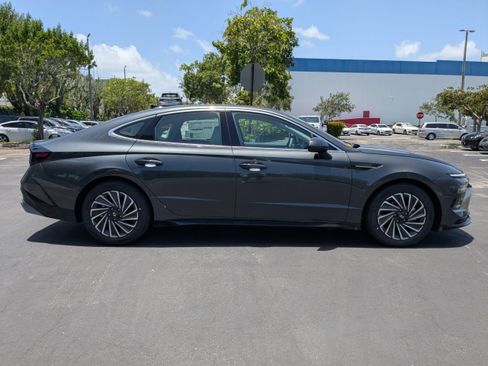 New 2025 Hyundai Sonata SEL image 3