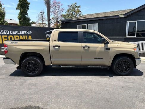 Used 2017 Toyota Tundra SR5 w/ SR5 Upgrade Package RWD image 9