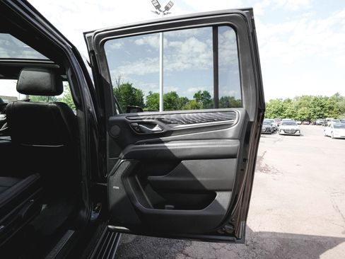 Used 2023 GMC Yukon XL Denali AWD/4WD image 14