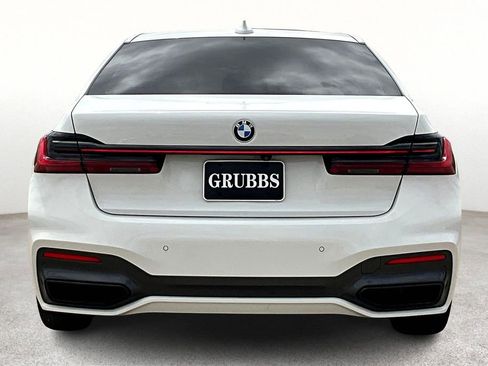 Used 2022 BMW 740i w/ M Sport Package image 6