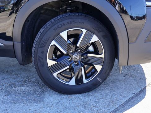 Used 2025 Nissan Kicks SV w/ Charging Package image 24