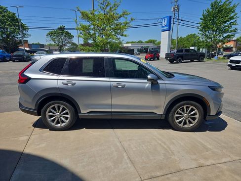 Used 2023 Honda CR-V EX image 2