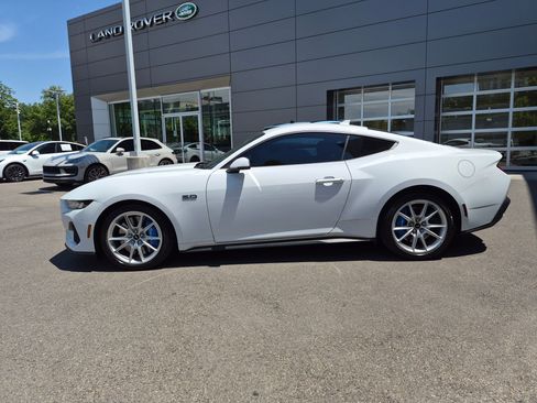 Used 2024 Ford Mustang GT Premium RWD image 7