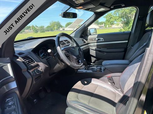 Used 2018 Ford Explorer XLT w/ Equipment Group 202A AWD/4WD image 11