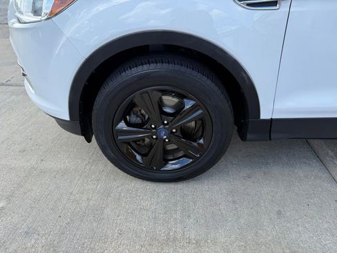 Used 2016 Ford Escape SE w/ Equipment Group 201A AWD/4WD image 11