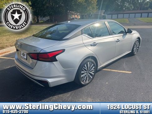 Used 2024 Nissan Altima 2.5 SV image 5