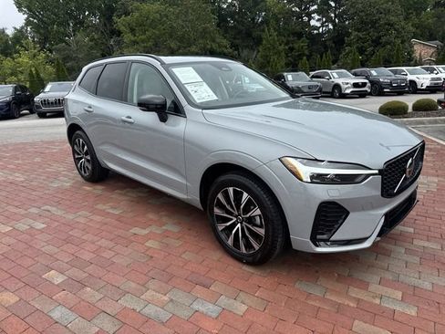 Used 2025 Volvo XC60 B5 Core w/ Protection Package Premier AWD/4WD image 38