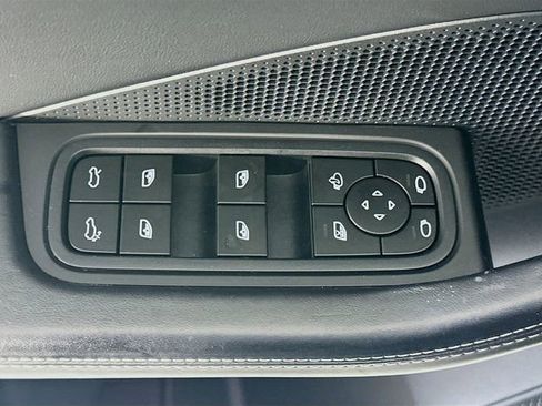 Used 2024 Porsche Macan Turbo Electric AWD/4WD image 18