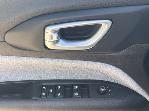 Used 2023 Jeep Compass Latitude AWD/4WD image 41