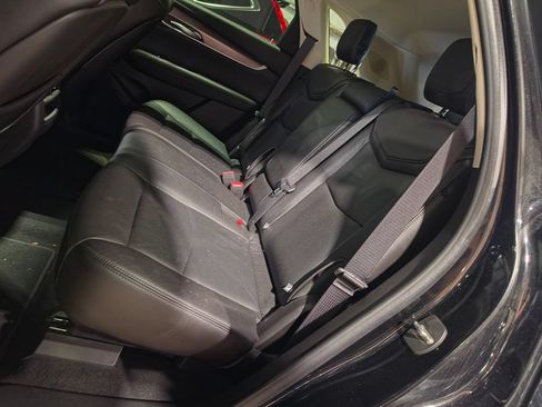 Used 2019 Cadillac XT5 Luxury w/ LPO, Black Ice Package AWD/4WD image 7