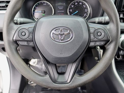 Used 2021 Toyota RAV4 LE AWD/4WD image 18