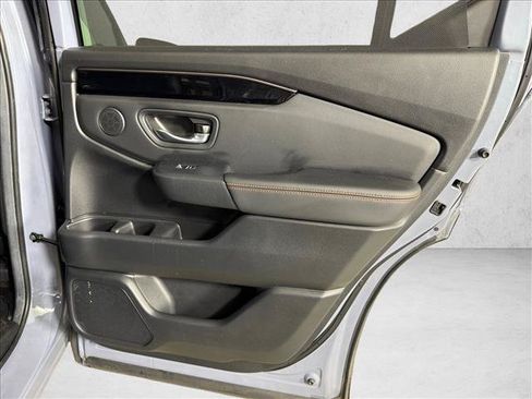 Used 2025 Honda Pilot TrailSport image 17