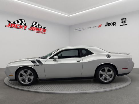 Used 2012 Dodge Challenger R/T RWD image 2