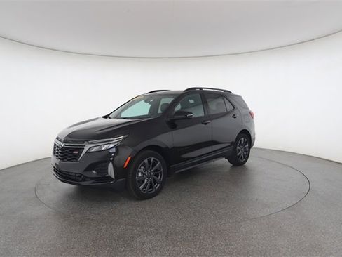 Used 2022 Chevrolet Equinox RS w/ Infotainment Package image 3