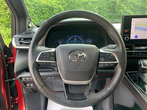 Used 2025 Toyota Sienna XSE w/ XSE Premium Package AWD/4WD image 29