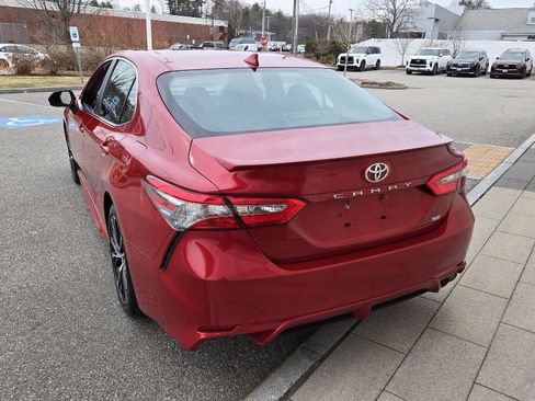 Used 2019 Toyota Camry SE image 18