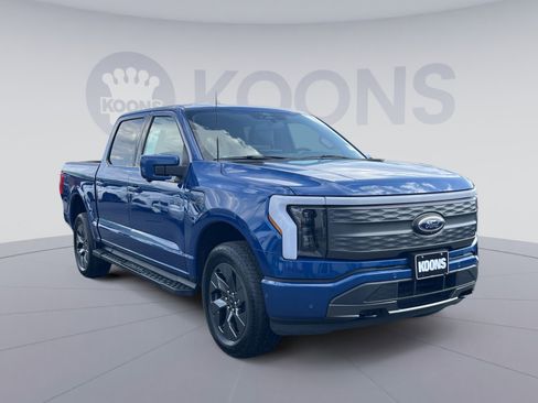 Used 2022 Ford F150 Lightning Lariat image 10