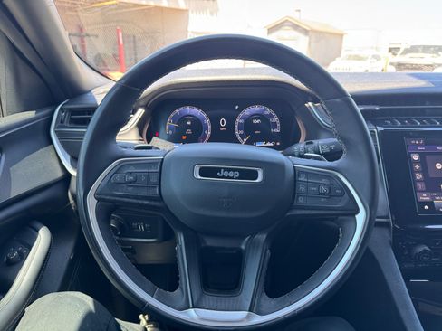 Used 2024 Jeep Grand Cherokee Altitude AWD/4WD image 17