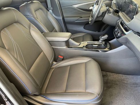 Used 2025 Buick Envista Sport Touring image 35