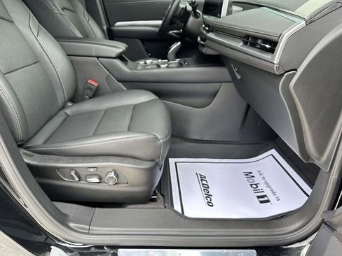 Certified 2025 Cadillac XT4 Premium Luxury AWD/4WD image 19